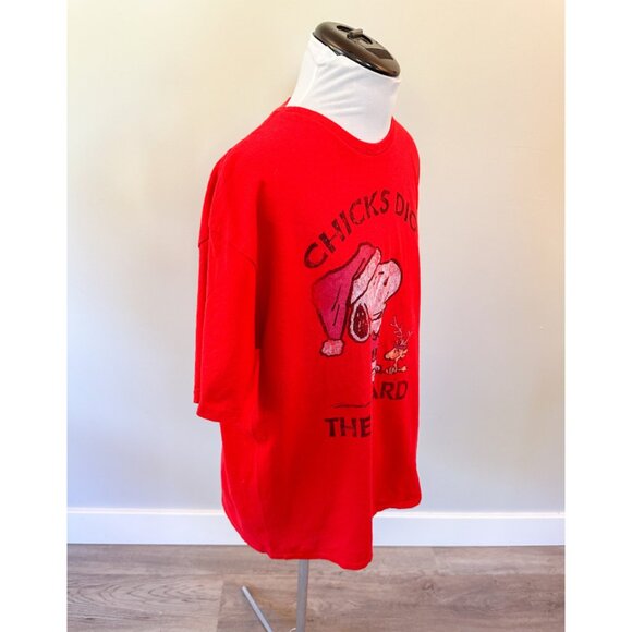 Peanuts Santa Snoopy "Chicks Dig the Beard" Christmas T-Shirt - Picture 4 of 9